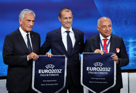 Σε Ιταλία και Τουρκία το Euro 2032, σε Αγγλία και Ιρλανδία το Euro 2028