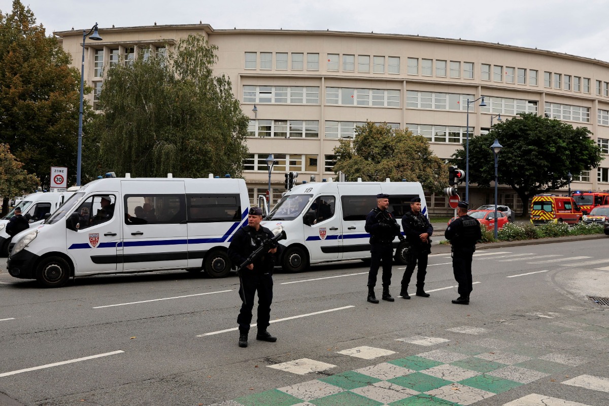 Γαλλία: Γνωστός στις Αρχές για τις σχέσεις του με ισλαμιστές ο δράστης της δολοφονίας του καθηγητή