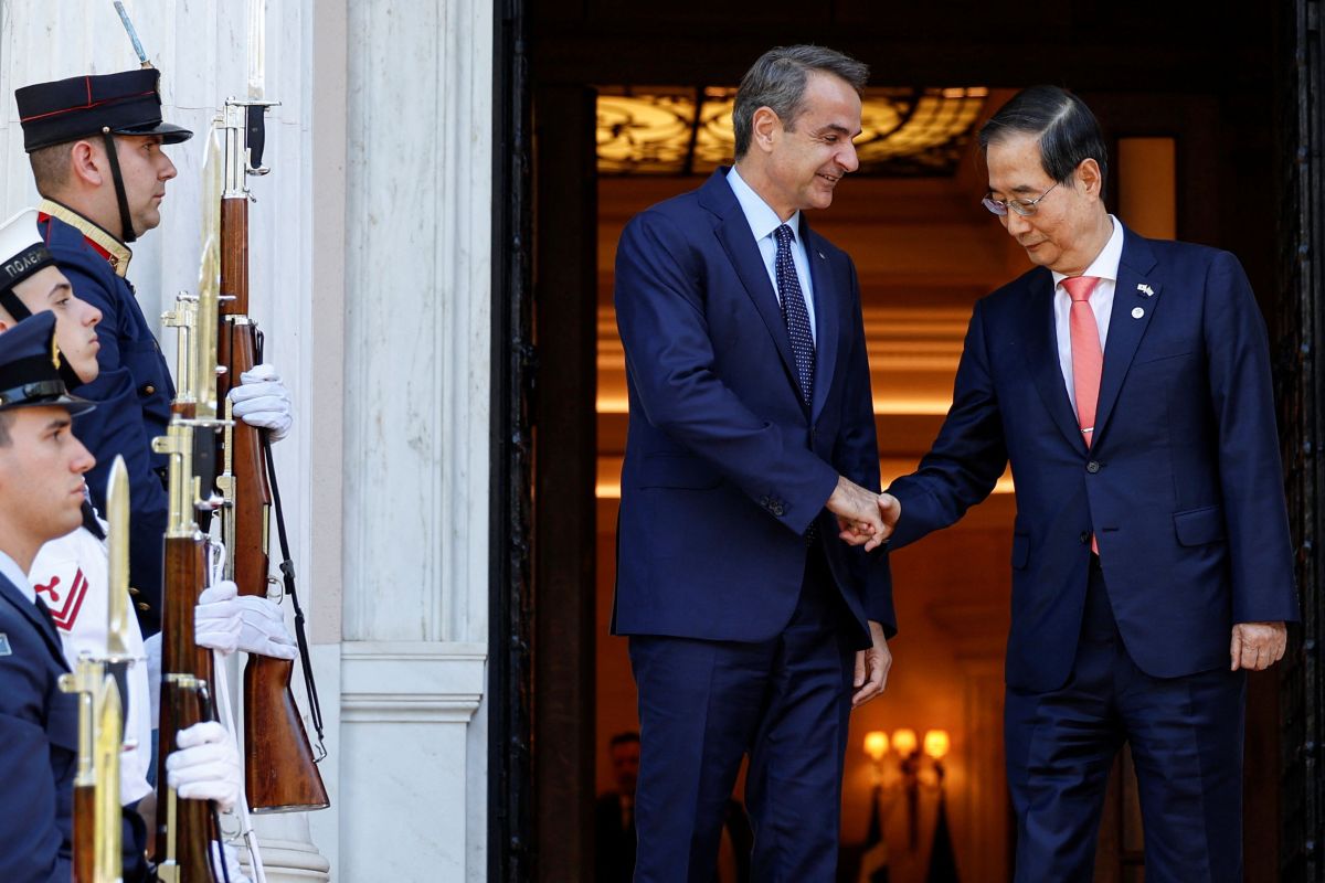 Ο Κορεάτης Πρόεδρος, η Samsung, ο Κιμ Γιονγκ Ουν και τα ντολμαδάκια