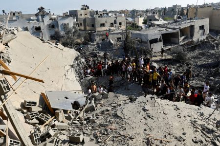 Πόλεμος στο Ισραήλ: Χιλιάδες Παλαιστίνιοι προσπαθούν να φύγουν προς τη νότια Γάζα