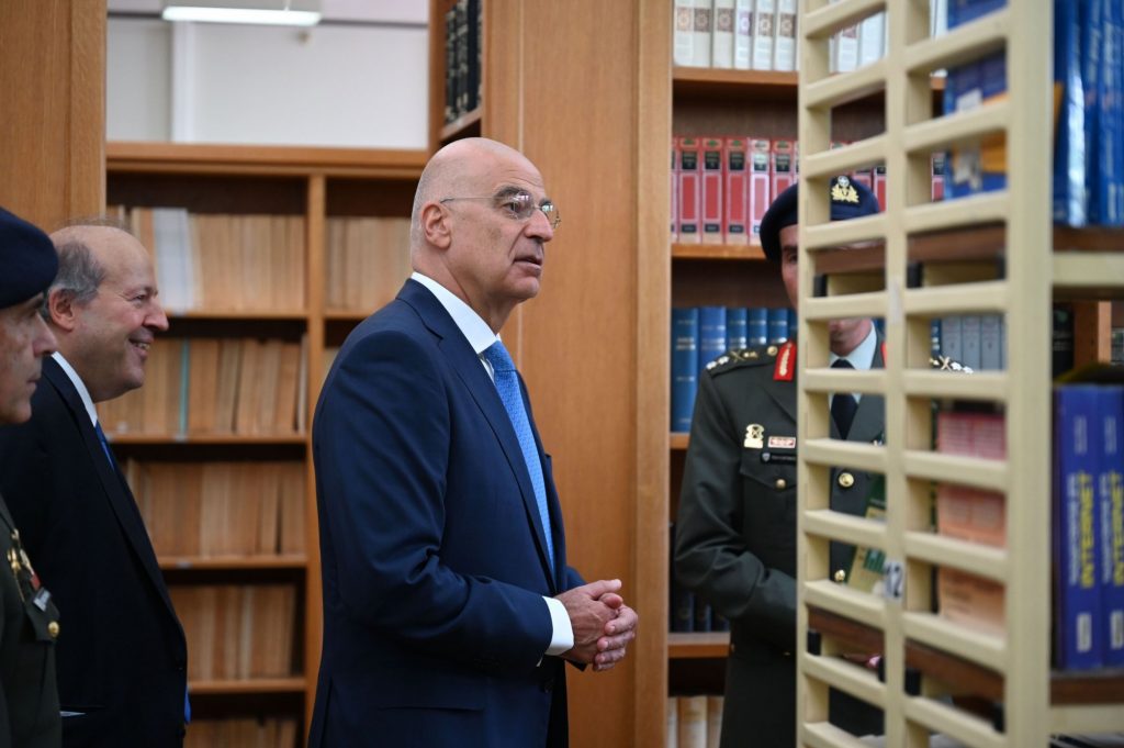 Δένδιας: Σειρά επαφών αύριο στο Λονδίνο