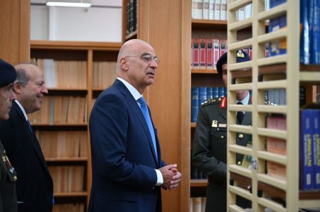 Δένδιας: Σειρά επαφών αύριο στο Λονδίνο