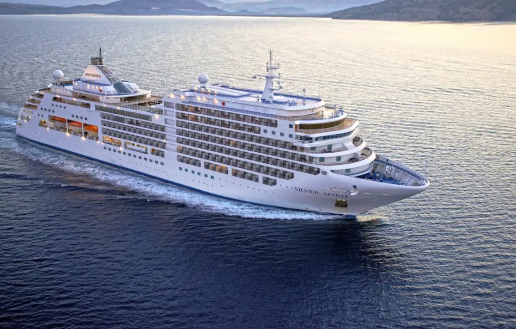 Βλάβη σε κρουαζιερόπλοιο και περιπέτεια για 985 επιβαίνοντες