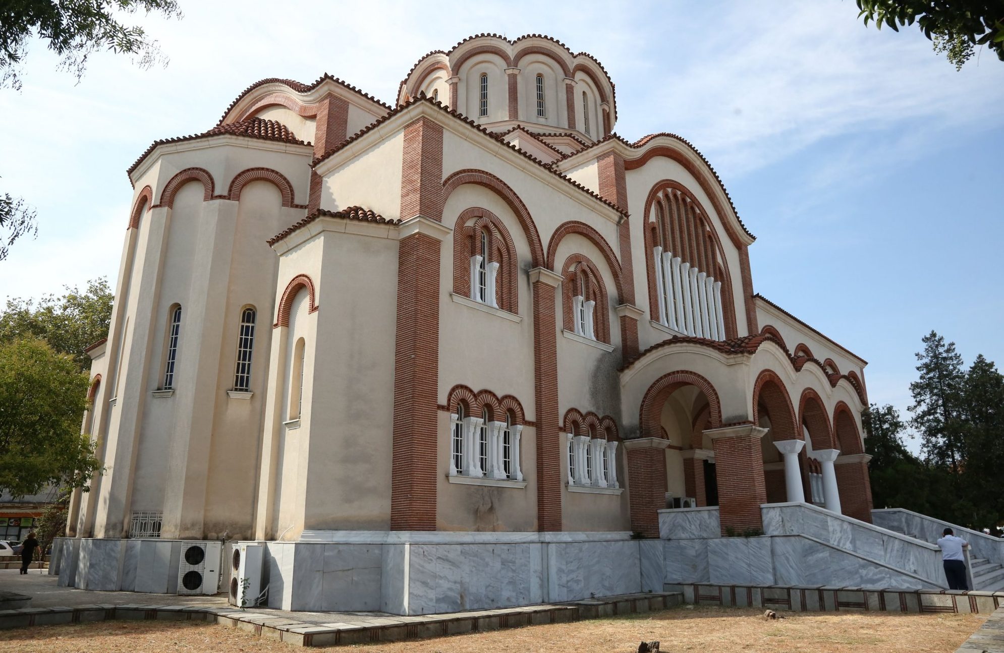 Αγιος Παντελεήμονας: Δίωξη για τρία πλημμελήματα στον Σύρο που μπήκε σε ναό με μαχαίρι