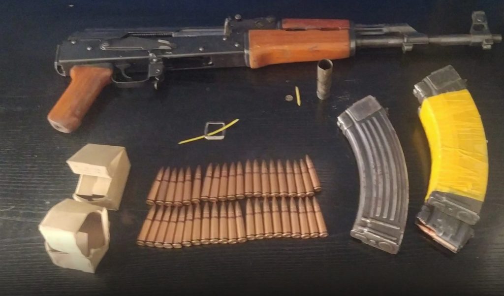 Κουβαλούσαν καλάζνικοφ και 140 σφαίρες στην Κυψέλη