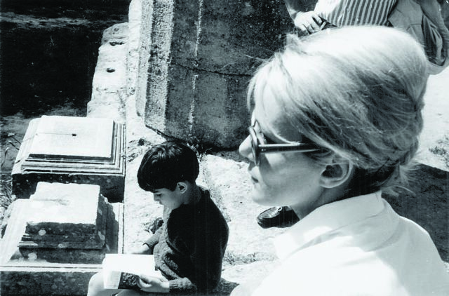 Γράφεις για τον εαυτό σου, μιλάς για τον άλλον