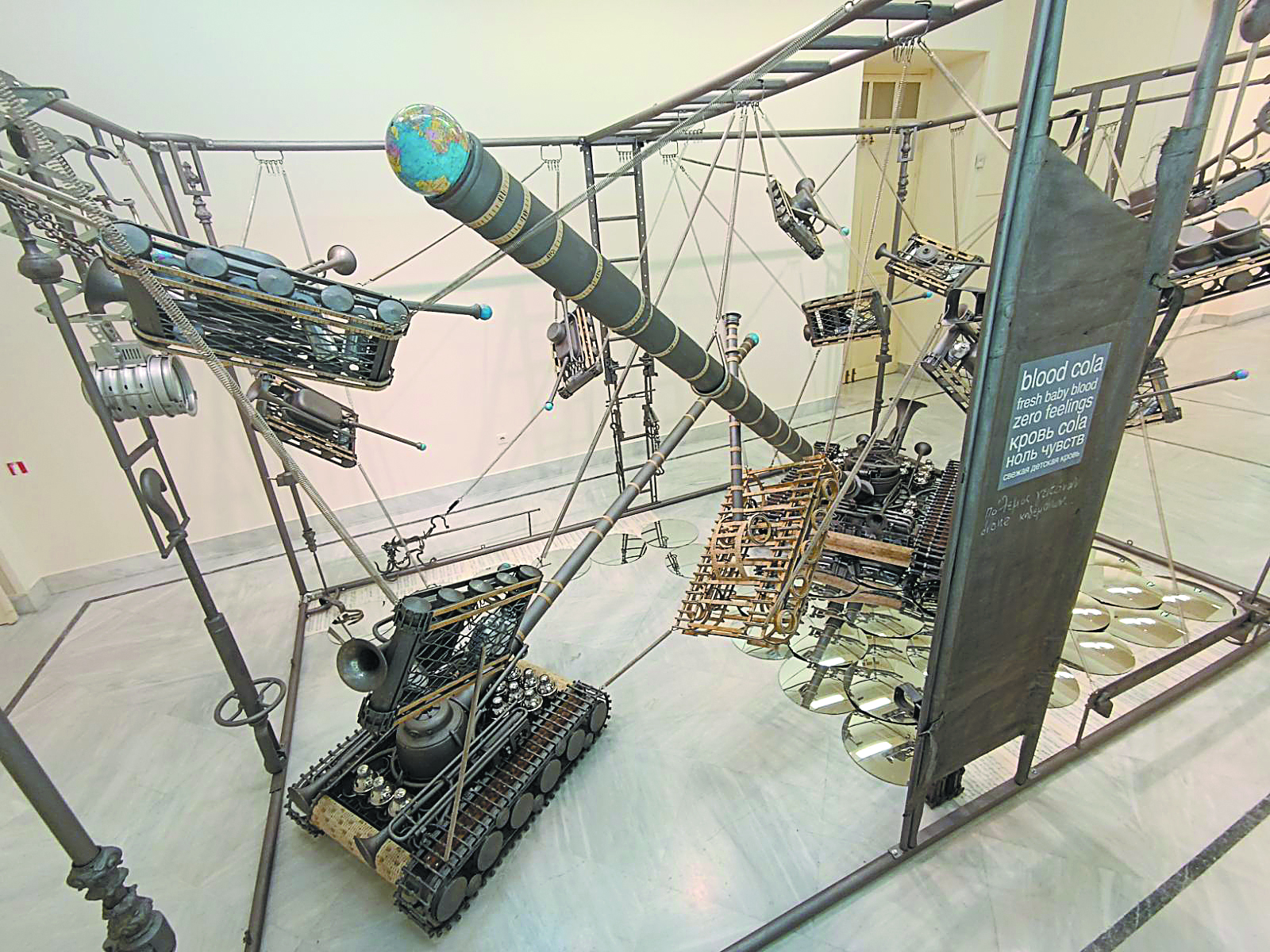 Εικαστικά: Η νέα έκθεση του Παναγιώτη Τανιμανίδη κάνει μια τολμηρή αναδρομή σε τρεις πολέμους