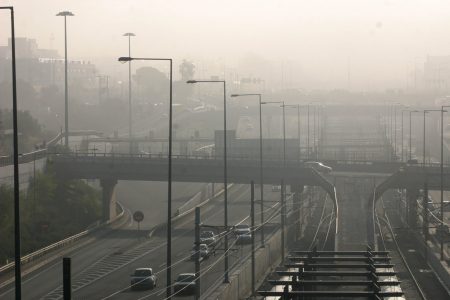 Αττική Οδός: Εκτακτη ανακοίνωση για χαμηλή ορατότητα λόγω ομίχλης – Δείτε πού