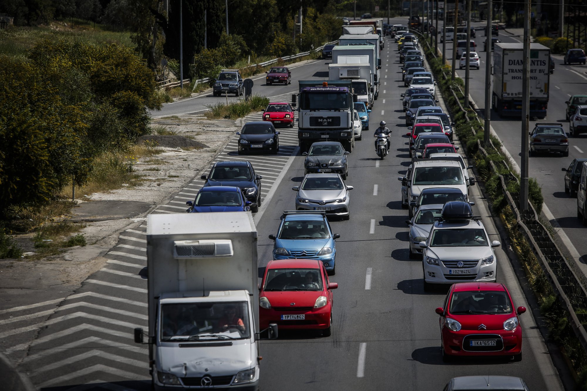 Κίνηση: Αυξημένη στις εξόδους της Αθήνας – Δύσκολος και ο Πειραιάς