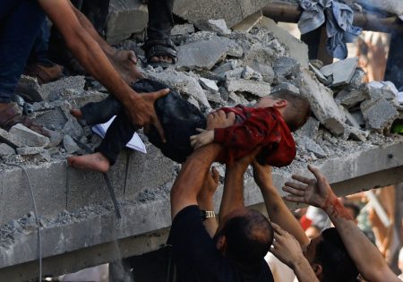 Γάζα: Τουλάχιστον 2.360 παιδιά σκοτώθηκαν στους βομβαρδισμούς