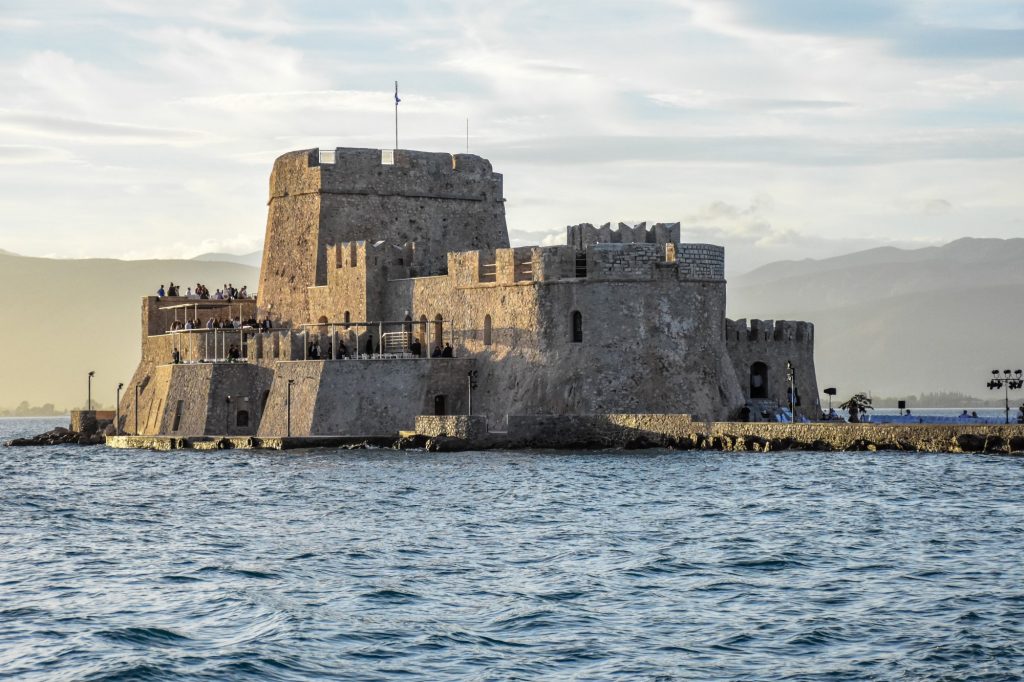 Εγκαινιάστηκε το ανανεωμένο Μπούρτζι παρουσία Μενδώνη και Σαμαρά