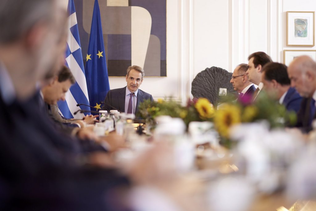 Το Μαξίμου αναζητεί «φάρμακο» για την κυβερνητική αδράνεια