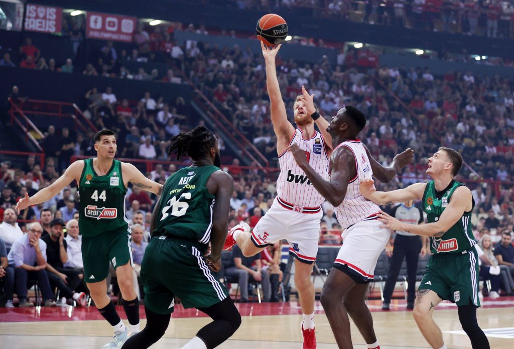 Ολυμπιακός-Παναθηναϊκός 54-66: Με μπροστάρη Μήτογλου έσπασε το κόκκινο σερί