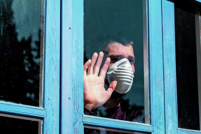 Οι ρωγμές στο «ανθρώπινο κέλυφος»