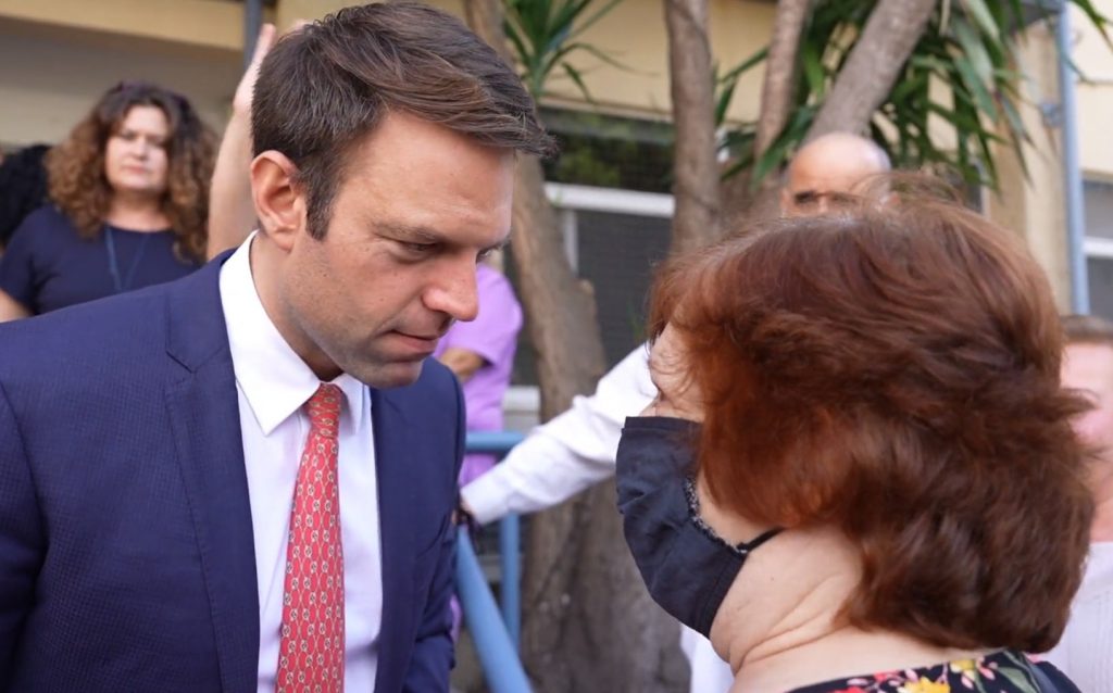 «Να σου κάνω μια ερώτηση, μη με παρεξηγήσεις, είσαι Αριστερός;» ρώτησε γυναίκα τον Κασσελάκη