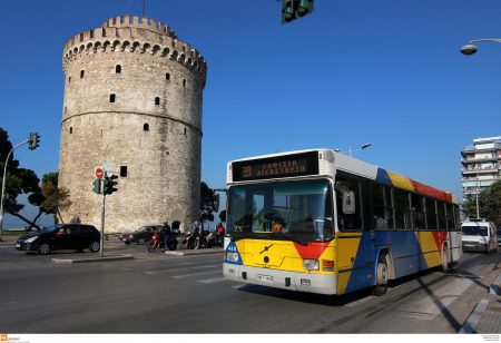 Θεσσαλονίκη: Λεωφορείο του ΟΑΣΘ συγκρούστηκε με μηχανάκι και δυο αυτοκίνητα – Νεκρή μια γυναίκα