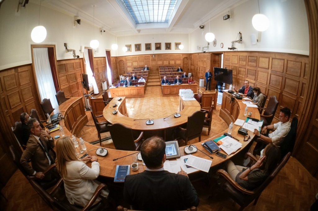 Υποκλοπές: Από αριθμό τηλεφώνου πολιτικού προσώπου «μόλυναν» με sms τα τηλέφωνα που παρακολουθούσαν