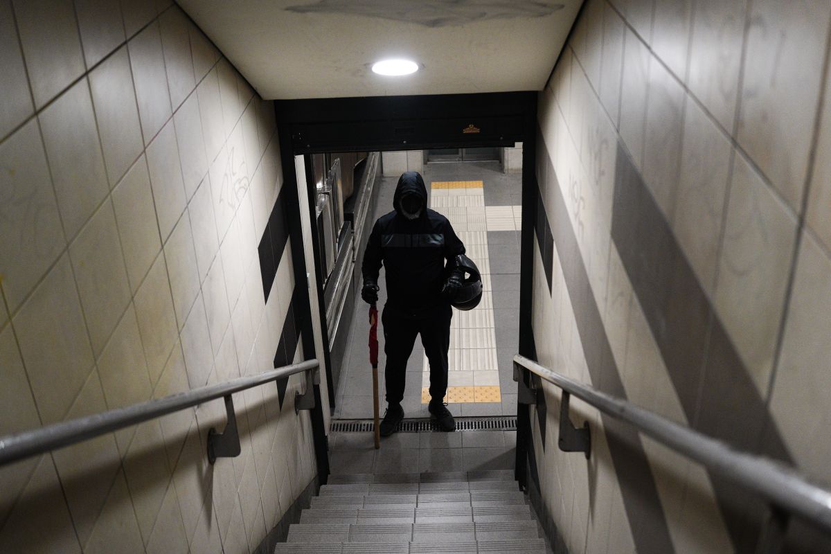 Μοναστηράκι επεισόδια: «Καψ’ τους ρε» – Η επίθεση ακροδεξιών σε συρμό του ΗΣΑΠ