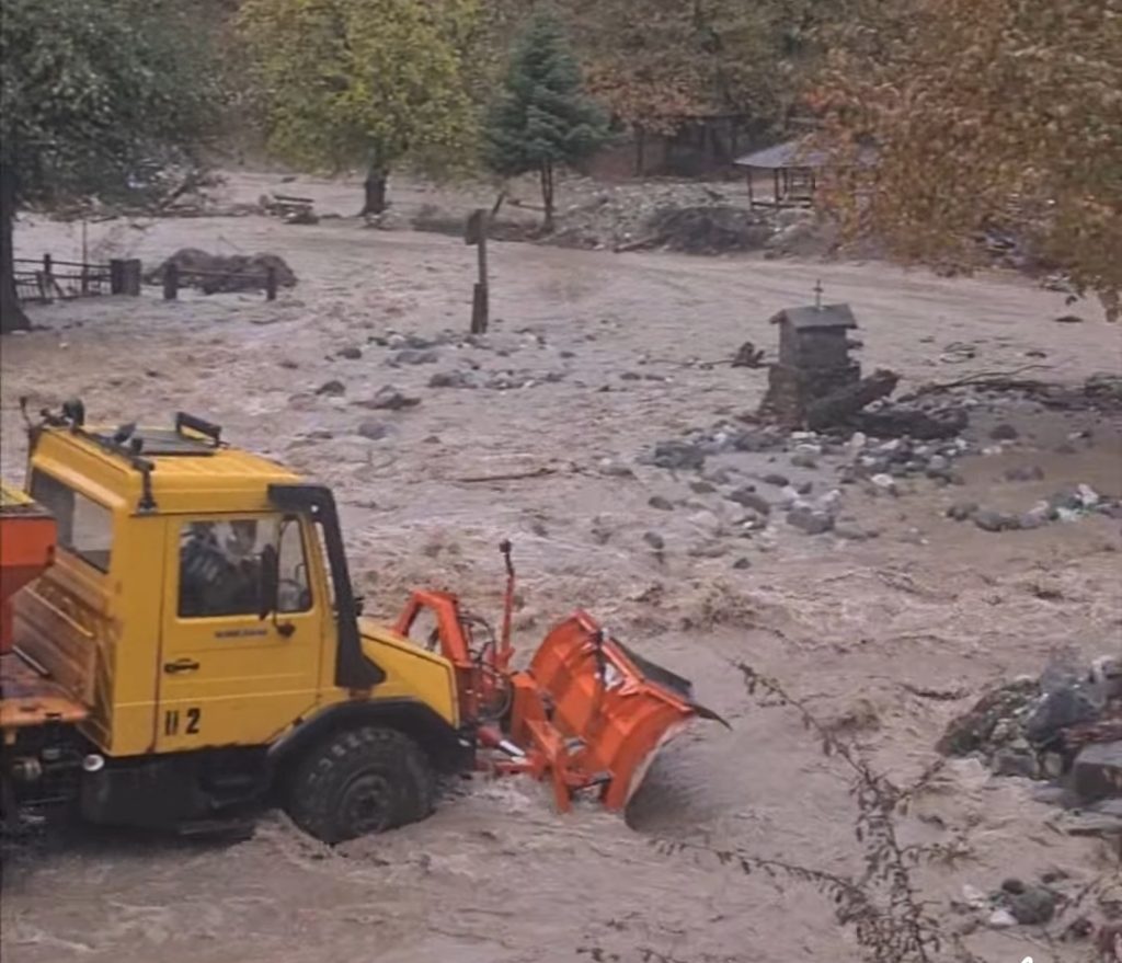 Κακοκαιρία: Κατολισθήσεις, αποκλεισμένα χωριά, εκκέννωση συνοικισμού