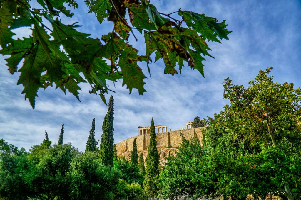 Καιρός: Άνοδος της θερμοκρασίας – Τοπικές βροχές στα δυτικά αύριο