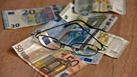 e-ΕΦΚΑ – ΔΥΠΑ: Πότε θα πληρωθούν τα επιδόματα στους δικαιούχους