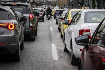 Κίνηση: Έντονη κυκλοφοριακή συμφόρηση στους δρόμους – Καθυστερήσεις στην Αττική Οδό