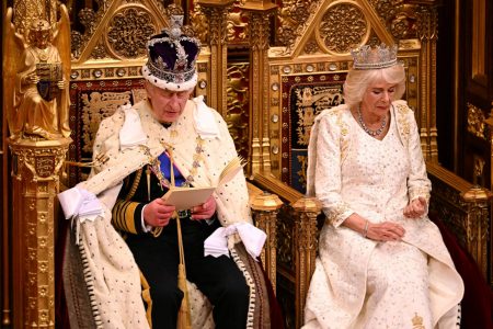 «Ο λόγος τους Βασιλιά»: Η ομιλία του Καρόλου, η αναφορά στην Βασίλισσα Ελισάβετ και οι αντιμοναρχικοί