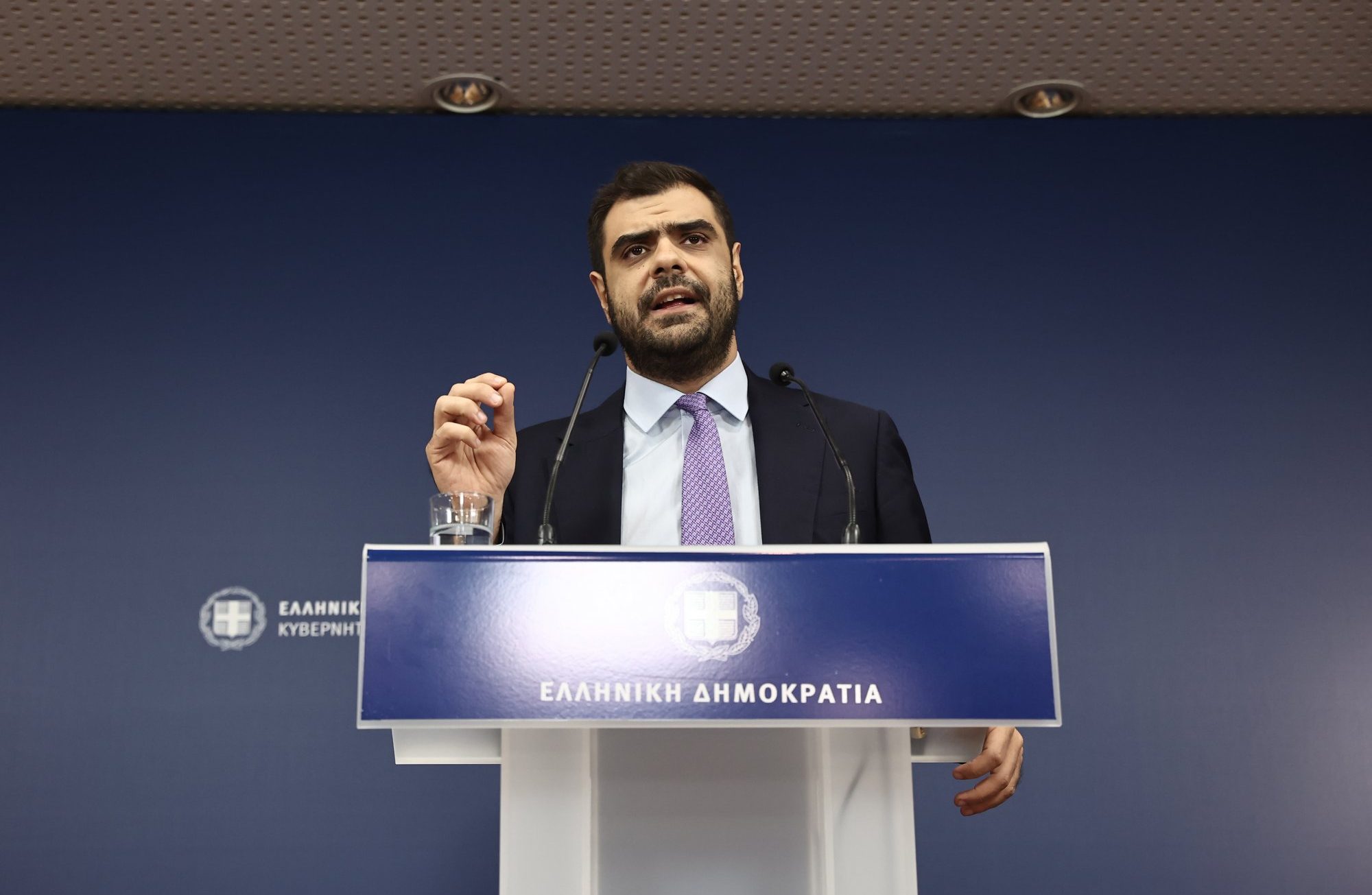 Μαρινάκης: Η Ελλάδα εφαρμόζει αυστηρή αλλά δίκαιη μεταναστευτική πολιτική