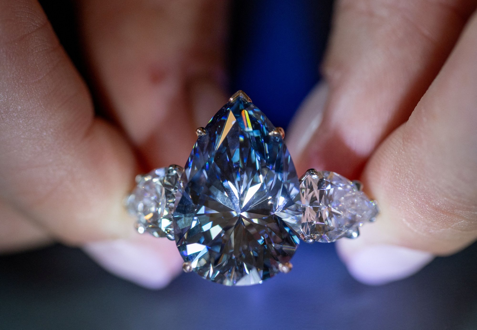 Οίκος Christie’s: Μπλε διαμάντι πουλήθηκε έναντι 41 εκατ. ευρώ