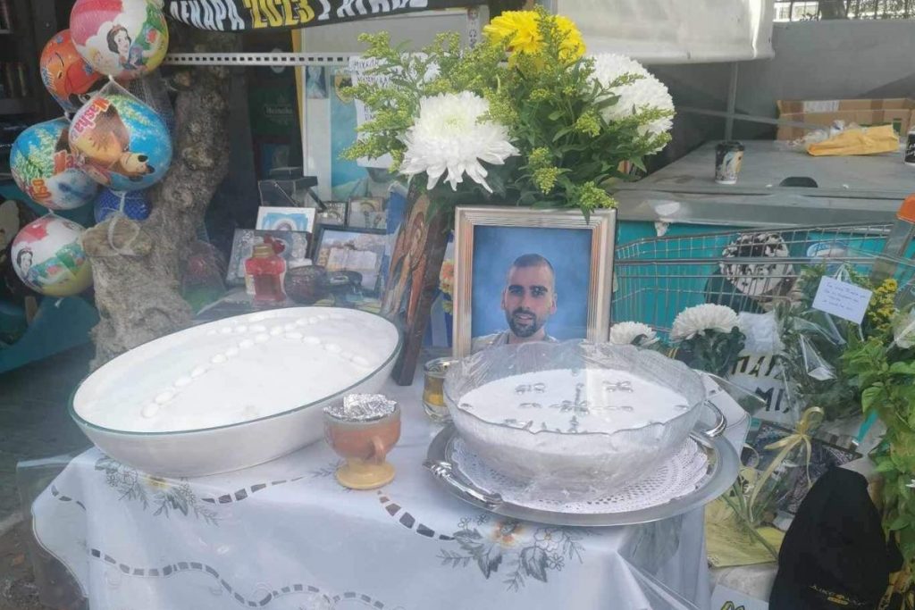 «Ο Μιχάλης είναι πάντα στην καρδιά μας»: Τρισάγιο για τον Μιχάλη Κατσουρή