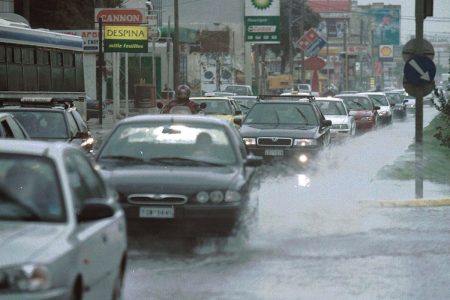 Κίνηση: Χάος στους δρόμους από τη βροχή
