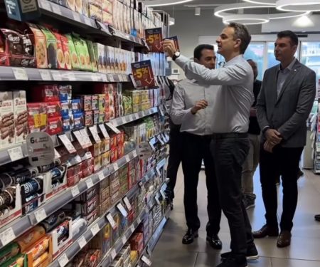 Εφοδος Μητσοτάκη σε σούπερ μάρκετ: «Θα αυξήσουμε τα προϊόντα στο 5%»