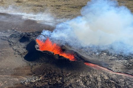 Ισλανδία: Γιατί η έκρηξη του ηφαιστείου δεν απειλεί την εναέρια κυκλοφορία