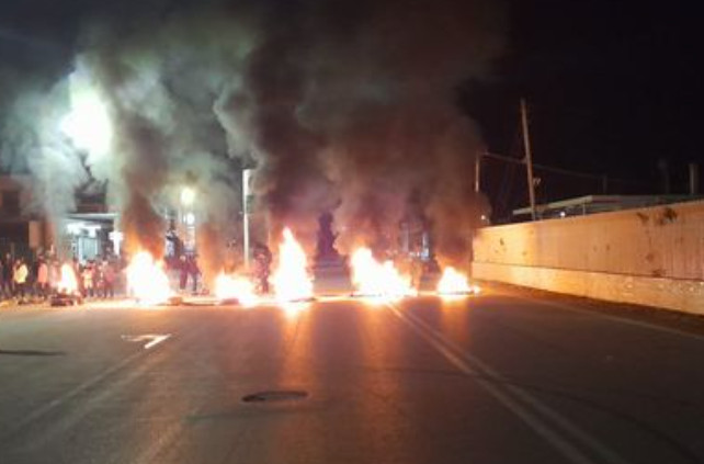 Ένταση σε Μέγαρα και Θήβα για τον θάνατο του 17χρονου στη Βοιωτία – Άνοιξε η εθνική οδός