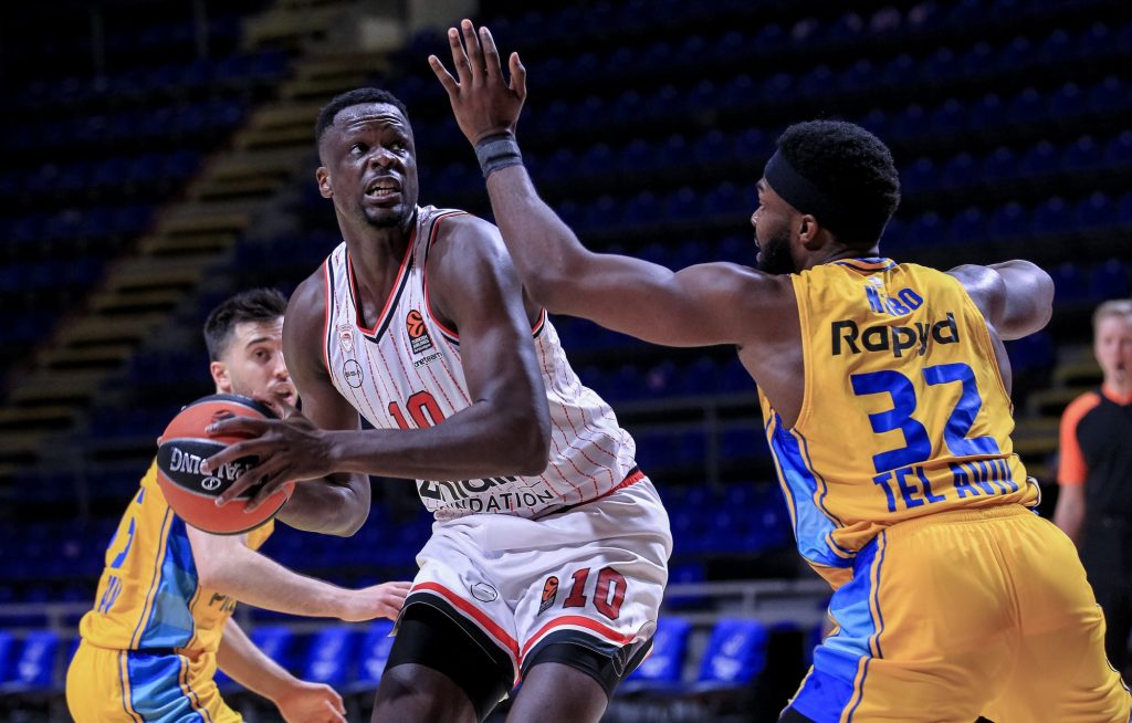 Μακάμπι – Ολυμπιακός 74-79: Σημαντική νίκη για τους «ερυθρόλευκους»