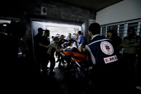 Το μεγαλύτερο νοσοκομείο της Γάζας έγινε νεκροταφείο