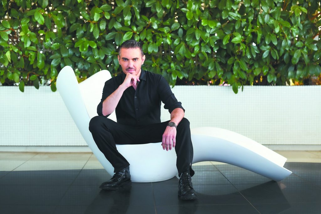 Μιχάλης Χατζηγιάννης στο ΒΗΜΑ: «Αν ως δημιουργός δεν χτυπηθείς στο ρινγκ, ξεθωριάζεις»