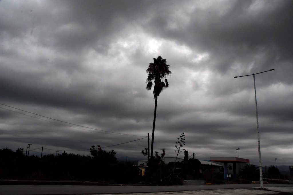 Καιρός: Χειμωνιάζει το Σαββατοκύριακο – Πού θα χιονίσει