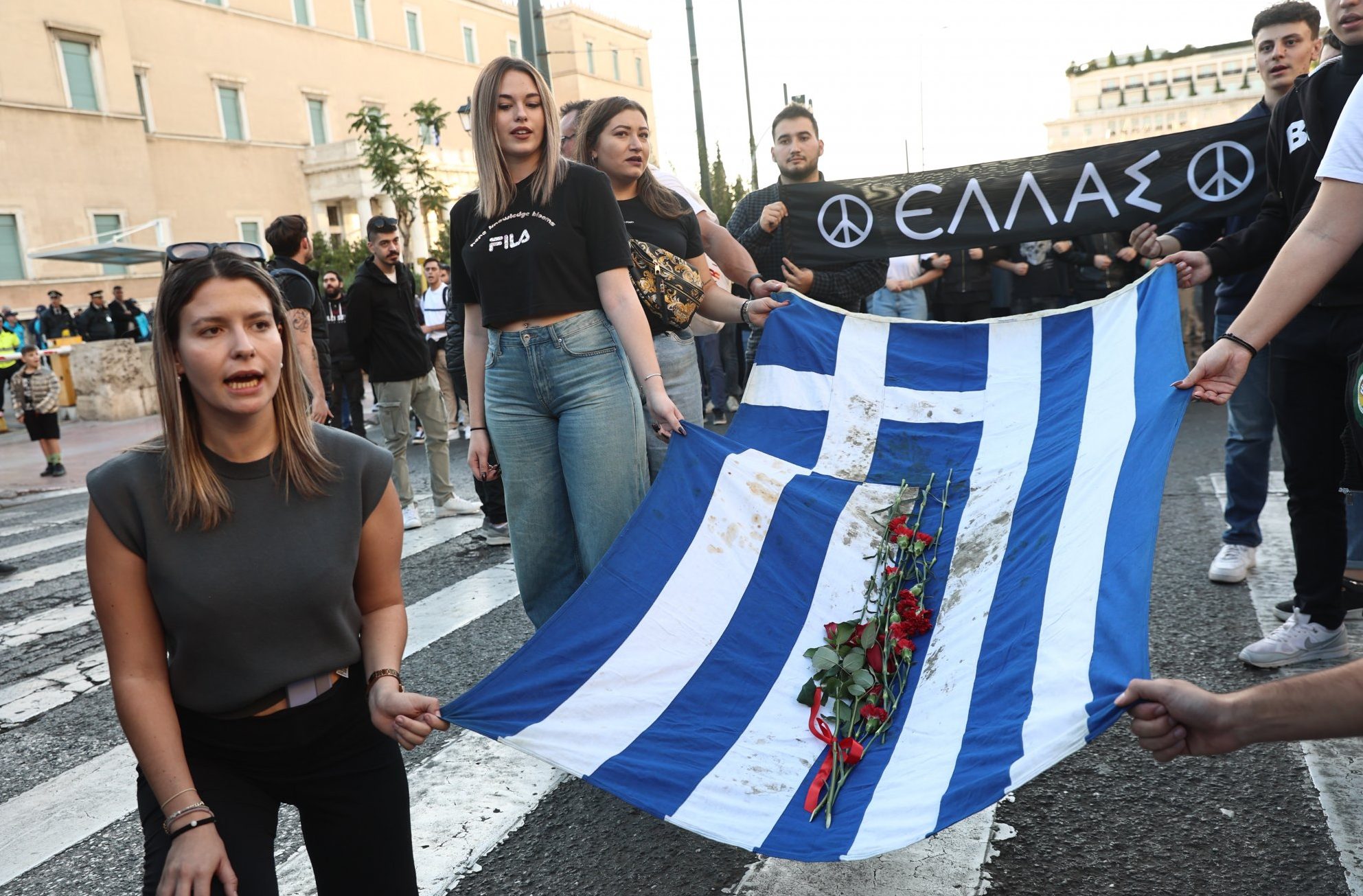 Έφτασε στην αμερικανική πρεσβεία η πορεία για το Πολυτεχνείο