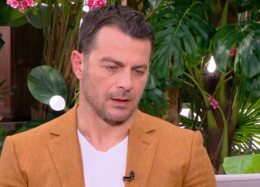Γιώργος Αγγελόπουλος: «Πάταγα στην εγκυμοσύνη για τον γάμο, η μάνα μου νόμιζε πως είχε κάταγμα».