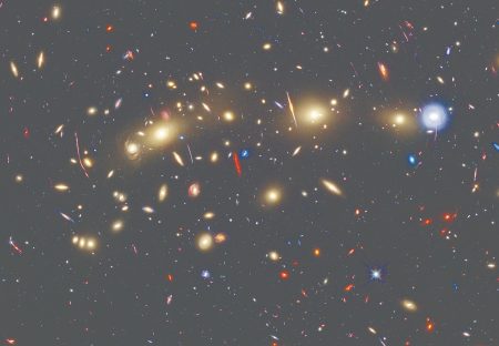 Γαλαξιακό σμήνος στα χρώματα της αστρονομίας