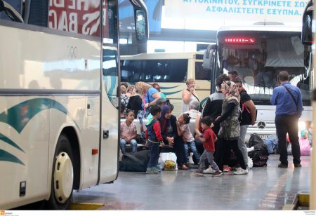 Τρίκαλα: Άγριος καβγάς – Μαχαιρώθηκαν μέσα σε λεωφορείο του ΚΤΕΛ