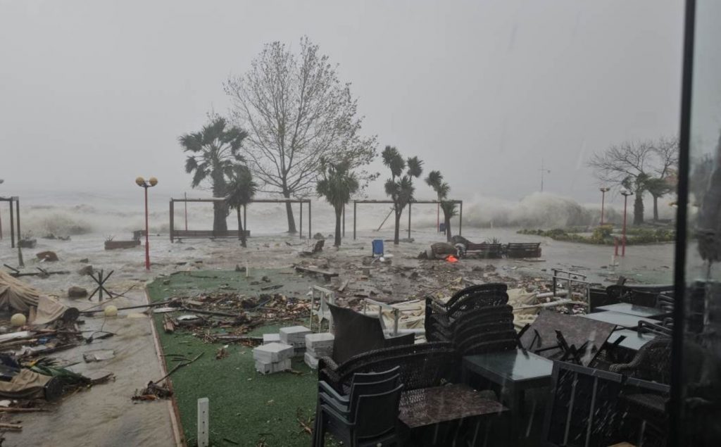 Τουρκία: 9 νεκροί από σφοδρή κακοκαιρία – Αγνοούνται 11 ναυτικοί