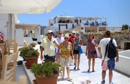 Τουρισμός: Σχεδόν στα 18 δισ. ευρώ τα έσοδα κατά το πρώτο εννεάμηνο του 2023