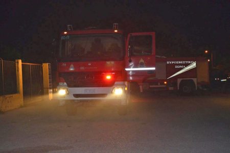 Βύρωνας: Φωτιά σε διαμέρισμα – Στο σημείο βραχιονοφόρο όχημα
