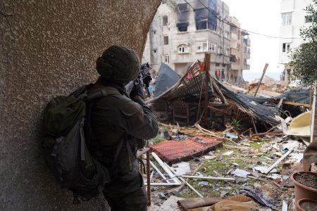 Φισάλ Αράκι στο ΒΗΜΑ: «Τα όπλα του Ισραήλ είναι σαν των γκάνγκστερ»