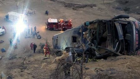 Λεωφορείο έπεσε σε χαράδρα στο Περού – Τουλάχιστον 20 νεκροί