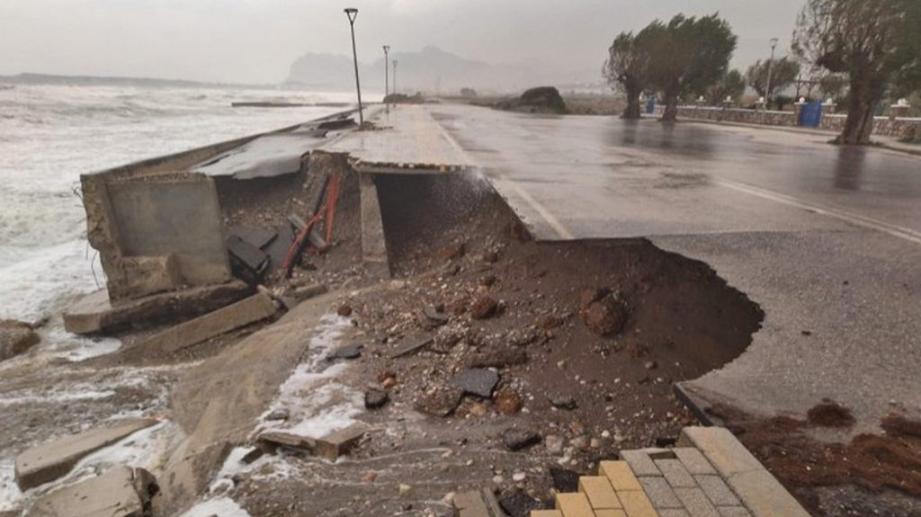 Ρόδος: Καθυστερήσεις σε πτήσεις, κατολισθήσεις και πλημμύρες λόγω της κακοκαιρίας