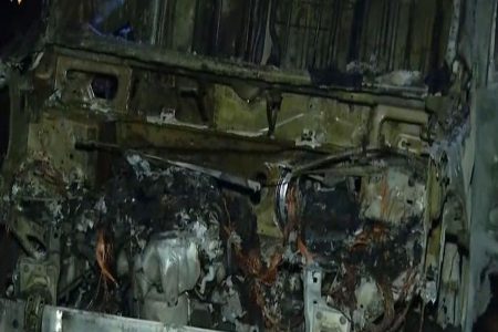 Καισαριανή: Καταδρομική επίθεση κουκουλοφόρων, μολότοφ και φωτιές