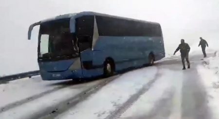 Bettina – Πέλλα: Αποκλείστηκε λεωφορείο με 40 επιβάτες
